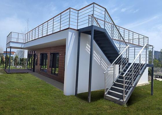 Modulaire woning van lichtstaal, gebouwde bungalow voor kantoorgebruik.