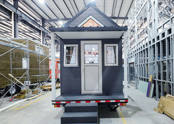 Modulair geprefabriceerd huis Kleine huizen op wielen te huur lichtmetalen stalen frame