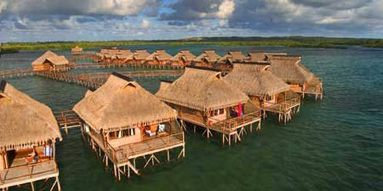Het moderne Prefab gelamineerde bevloering geprefabriceerde hotel van Staal Gele Overwater Bungalow