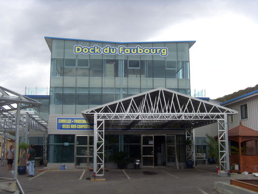 Prefab lichtgewicht stalen brandwerende metalen carports kamp grijs prefab opvouwbare carport