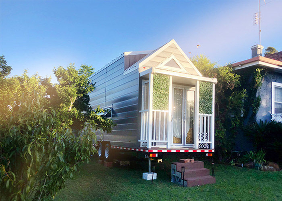 Prefabricated Steel Frame Mini House With Laminate Flooring 110/220V/240v Electrical