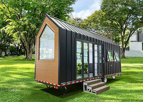 Moderne Glamping-trailerhuizen Kleine woning Mobiele woning klaar voor verzending met wielen