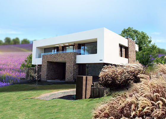 Moderne modulaire woning. Lichte stalen prefab huis met grote ramen.