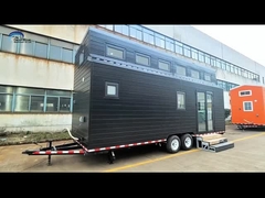 Klein huis op wielen met een modulair huis van licht staal