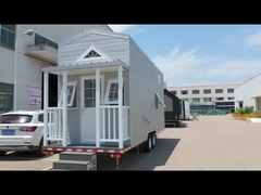 Moderne Glamping-trailerhuizen Kleine woning Mobiele woning klaar voor verzending met wielen